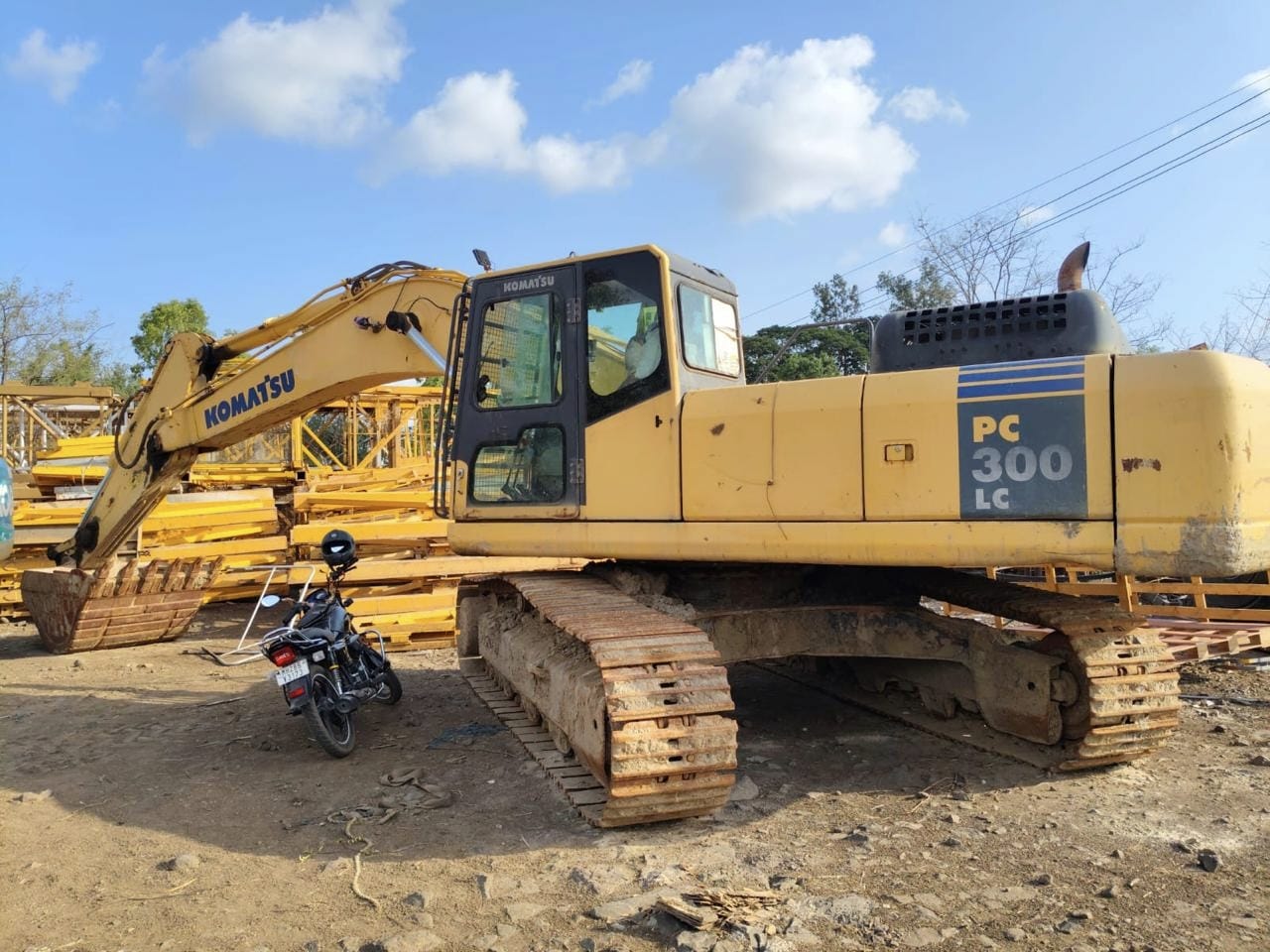 KOMATSU PC300 Excavator photo 2